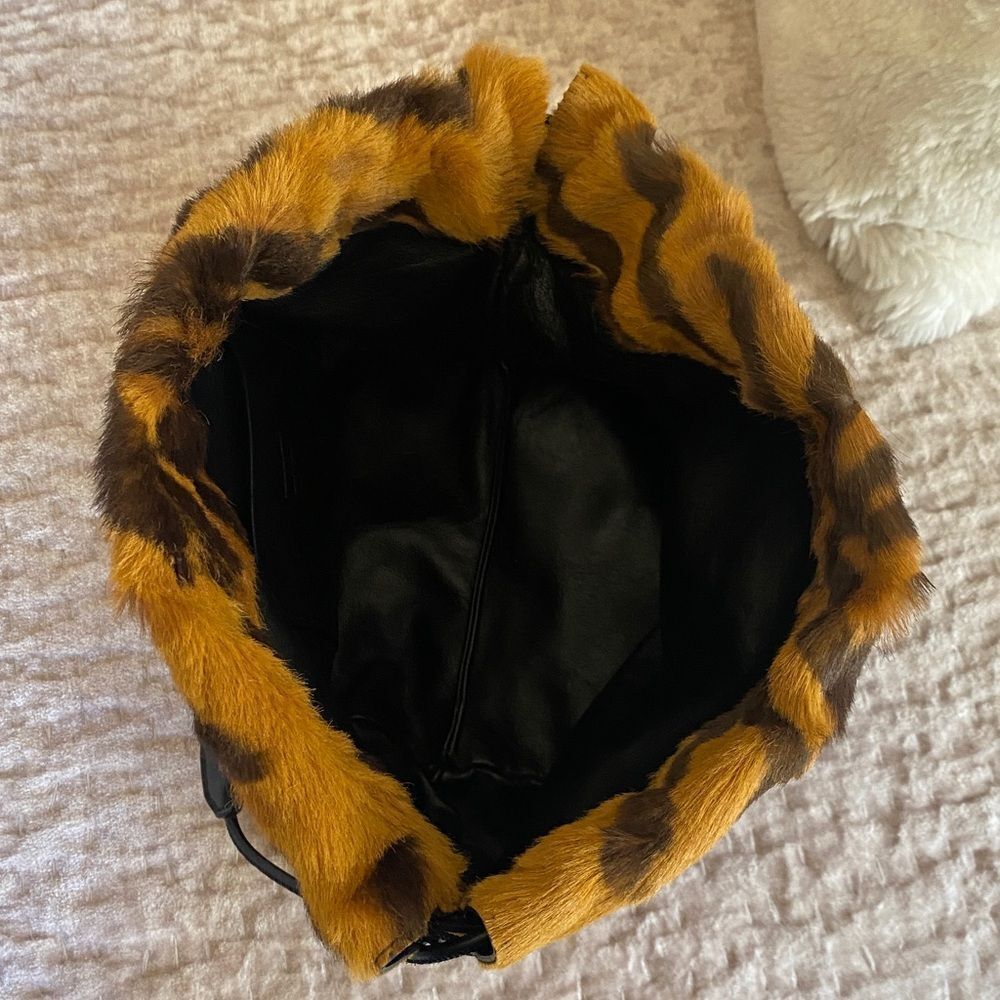Tiger Print Faux Fur Shoulder Bag - Picture 6 of 8